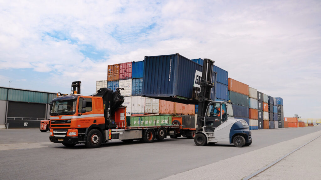 Container op vrachwagen