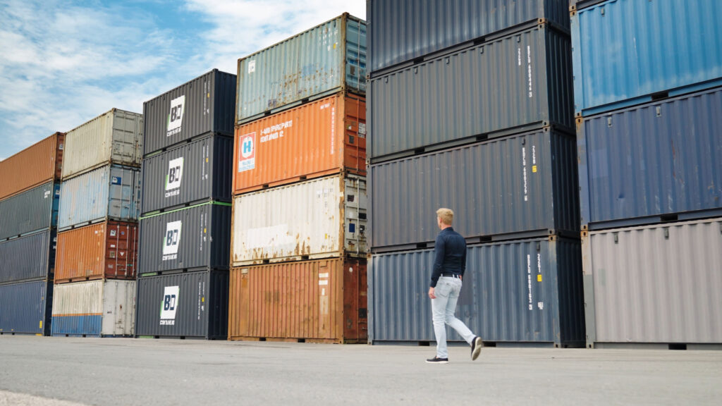 Verschil tussen een zeecontainer huren of kopen